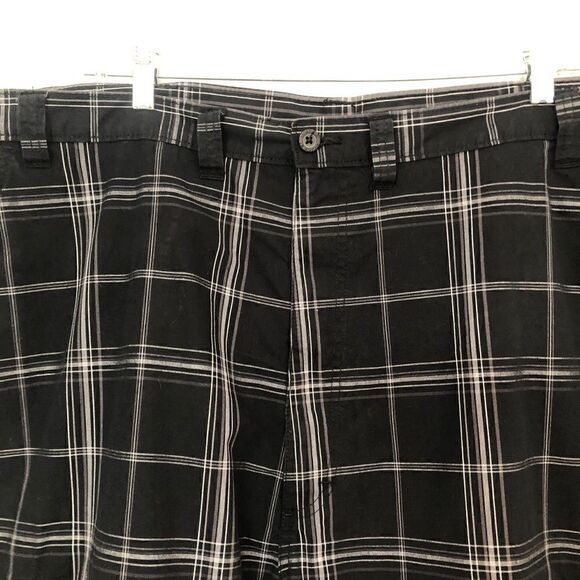 Wrangler Size 48 Black Shorts! - Picture 3 of 6